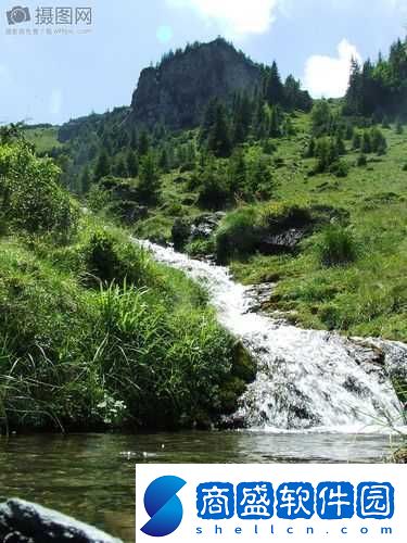 兩峰夾小溪地濕又無泥